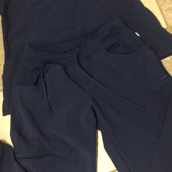 Infinity scrubs Navy blue set - Picture 2 of 5